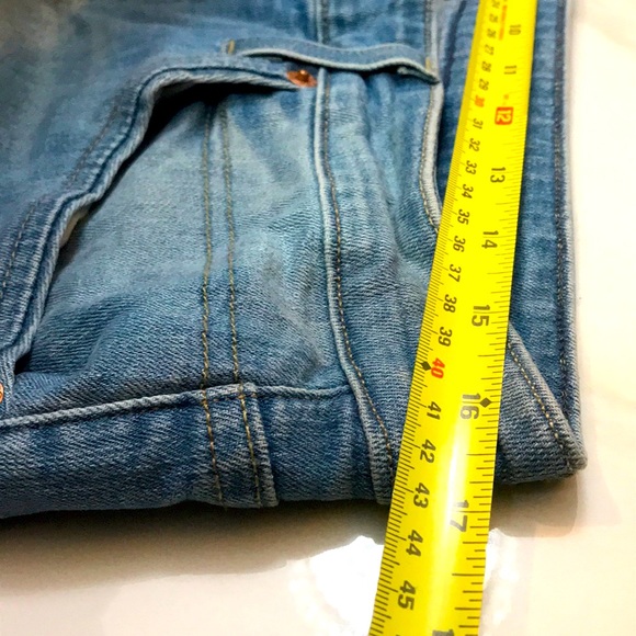 Levi’s Jean⭐️⭐️⭐️⭐️excellent condition - Picture 6 of 7